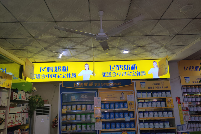卡布灯箱.jpg